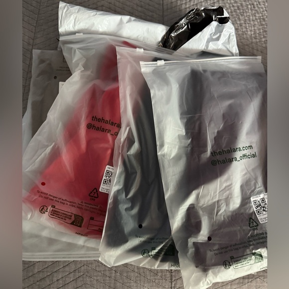 Halara UltraSculpt High Waisted Leggings- Carbon - Picture 2 of 4